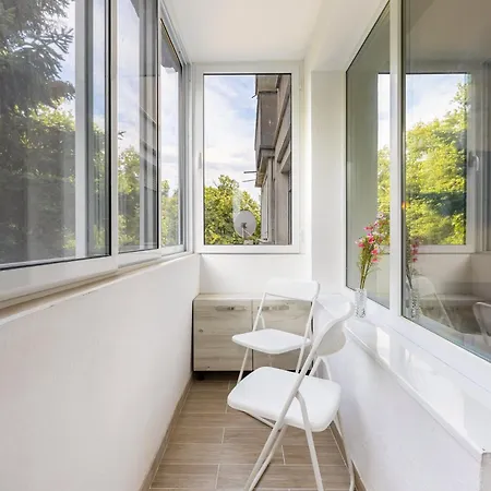 Апартамент Comfy & Modern 1br Near Mall By Flat Manаger *